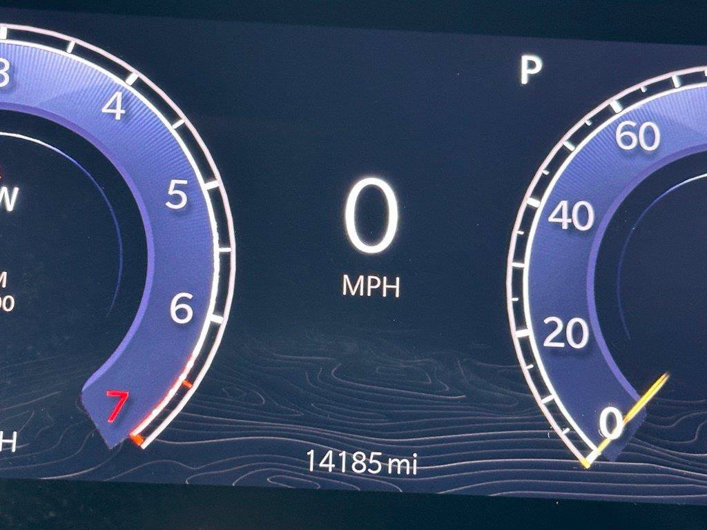 Used 2023 Jeep Grand Cherokee Limited w/ Luxury Tech Group II AWD/4WD image 14
