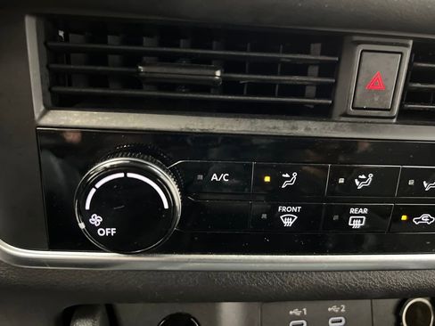 Used 2024 Nissan Rogue S FWD image 46