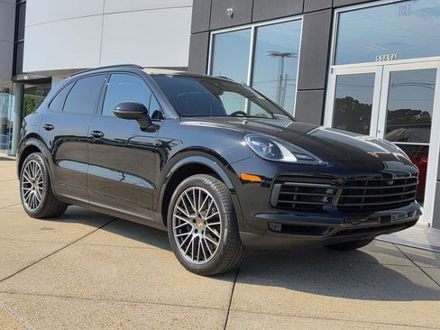 Used 2023 Porsche Cayenne Platinum Edition image 7
