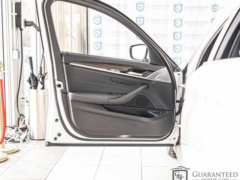 Used 2019 BMW 540i xDrive image 31