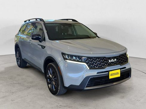 Used 2023 Kia Sorento AWD image 3