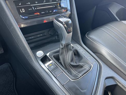 Certified 2022 Volkswagen Tiguan SE image 14