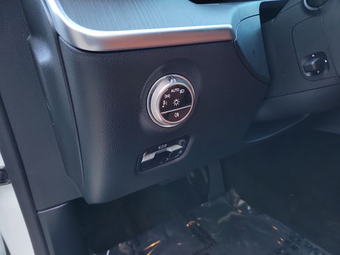 Certified 2025 Mercedes-Benz C 300 Sedan image 25