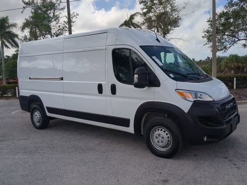 Used 2025 RAM ProMaster 2500 w/ Convenience Group image 2