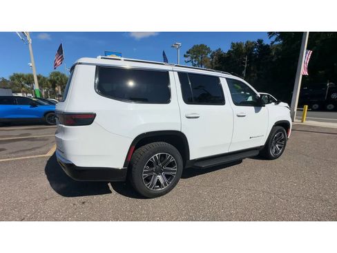 Used 2024 Jeep Wagoneer Series II w/ Flexible Seating Group image 2