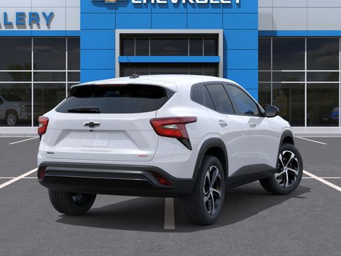 New 2026 Chevrolet Trax RS w/ Sunroof Package FWD image 4