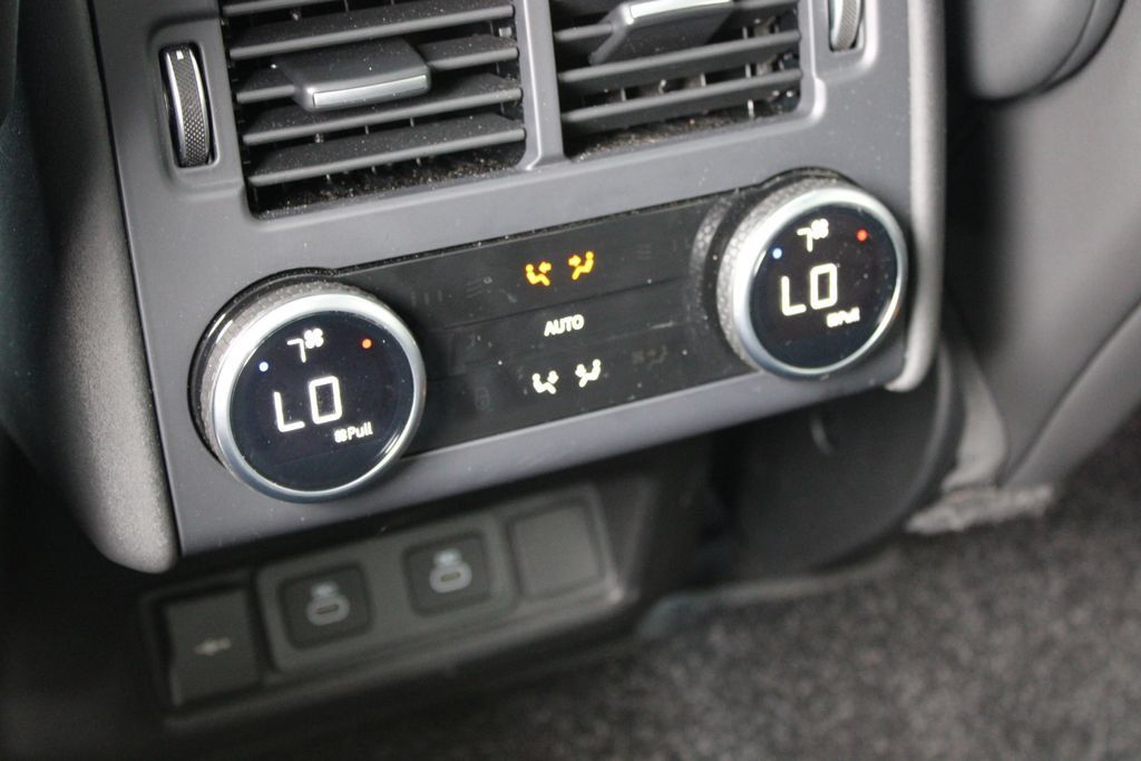 Certified 2025 Land Rover Discovery S AWD/4WD image 11