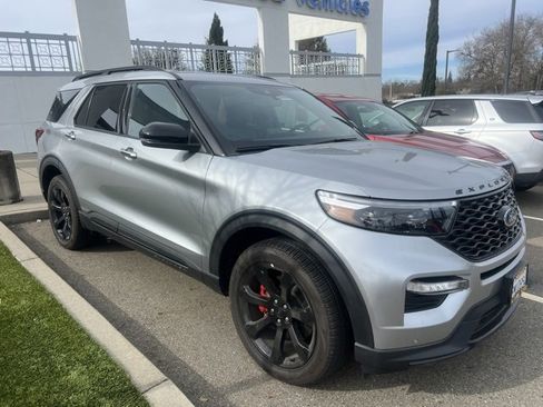 Used 2023 Ford Explorer ST w/ Equipment Group 401A image 3