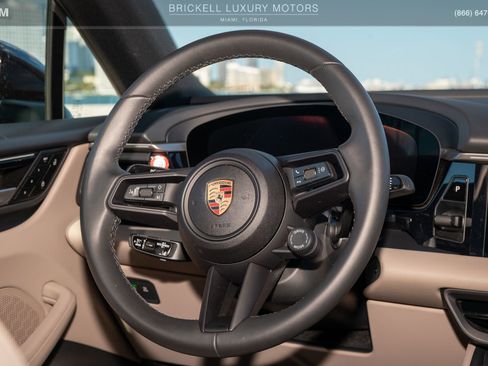 Used 2025 Porsche Macan 4 Electric image 22