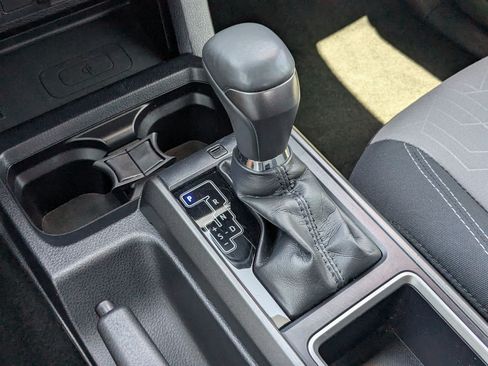 Used 2020 Toyota Tacoma TRD Off-Road AWD/4WD image 22