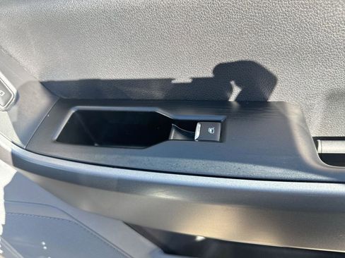 Used 2025 Ford F250 XLT image 32