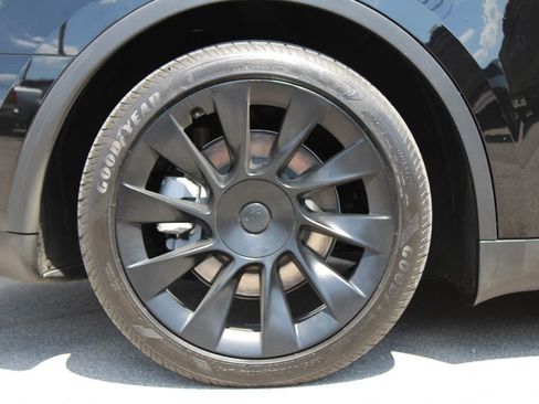 Used 2025 Tesla Model Y Long Range AWD/4WD image 16