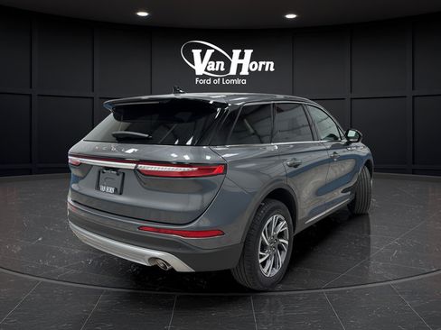 Used 2025 Lincoln Corsair AWD image 7