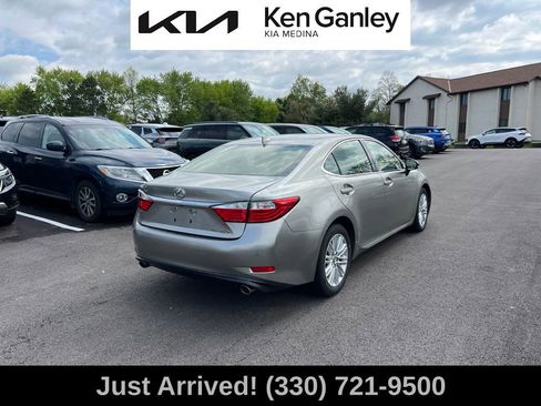 Used 2015 Lexus ES 350 w/ Luxury Package FWD image 5