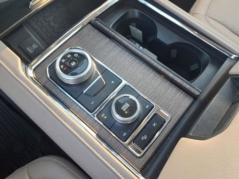 Used 2022 Ford Expedition Max Limited image 22