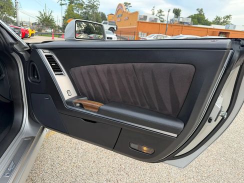 Used 2007 Cadillac XLR V RWD image 18