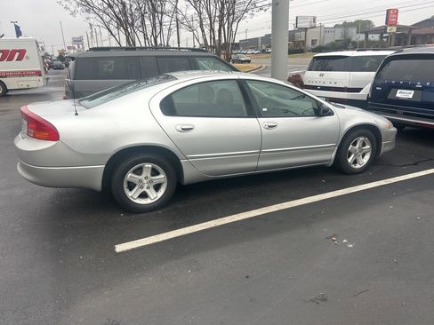 Used 2002 Dodge Intrepid ES image 3