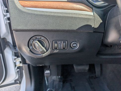 Used 2016 Chrysler 300 C Platinum w/ Safetytec Plus Group image 25