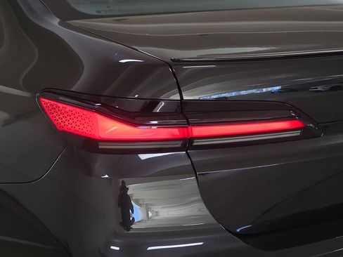 Certified 2024 BMW 740i w/ Premium Package 2 RWD image 30