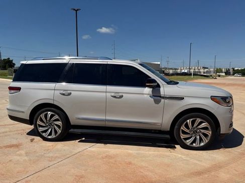 Used 2022 Lincoln Navigator Reserve AWD/4WD image 4