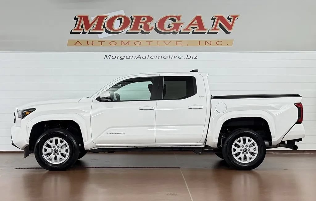 Used 2025 Toyota Tacoma SR5 AWD/4WD image 7