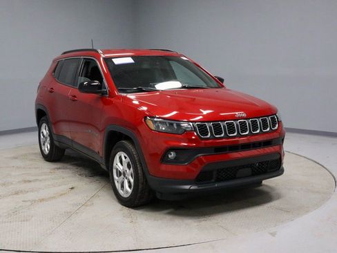 Used 2025 Jeep Compass Latitude image 1