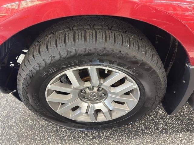 Used 2013 Nissan Frontier SL w/ Moonroof Pkg AWD/4WD image 32