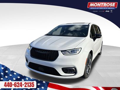New 2026 Chrysler Pacifica Select