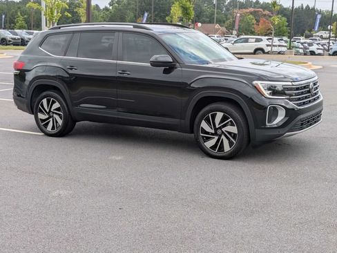 Certified 2026 Volkswagen Atlas SE FWD image 2