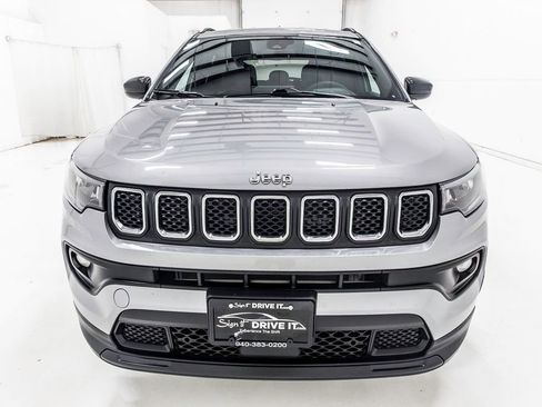 Used 2023 Jeep Compass Latitude AWD/4WD image 11
