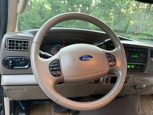 Used 2004 Ford Excursion Limited AWD/4WD image 27