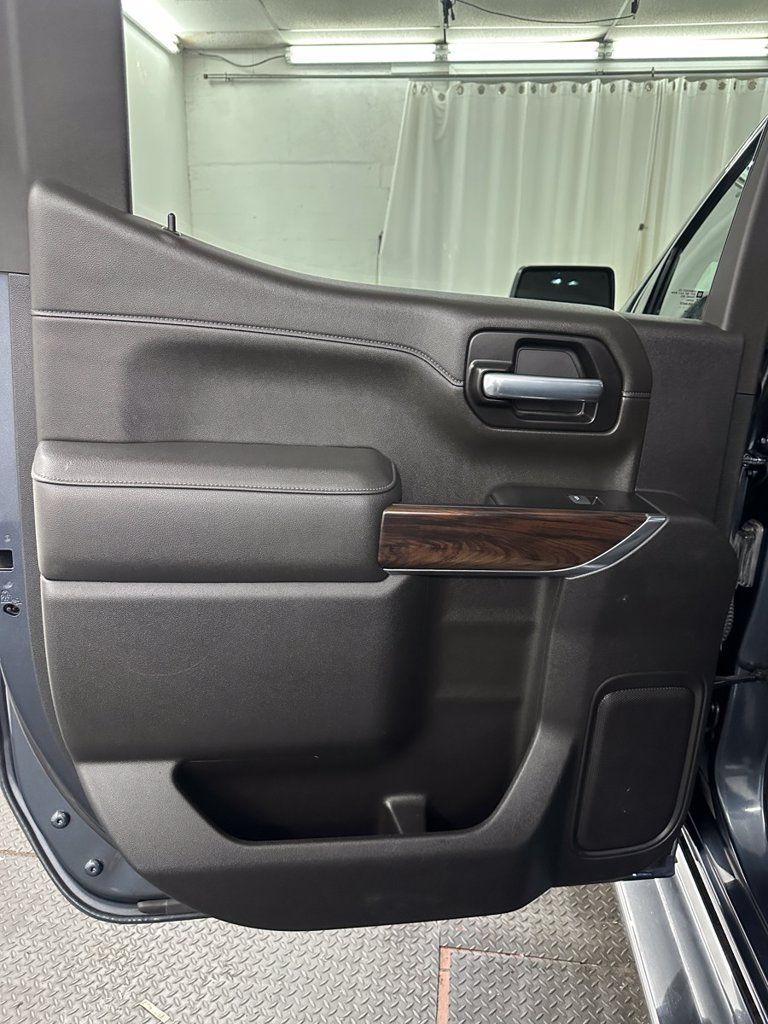 Used 2022 GMC Sierra 1500 SLT w/ SLT Premium Plus Package AWD/4WD image 25