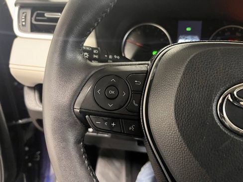 Used 2021 Toyota RAV4 XLE Premium image 25