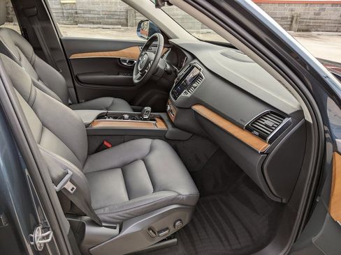 Certified 2024 Volvo XC90 T8 Plus w/ Protection Package Premier image 22