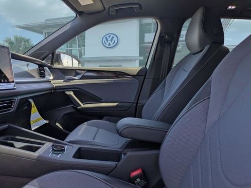 New 2026 Volkswagen Tiguan SE R-Line FWD image 20