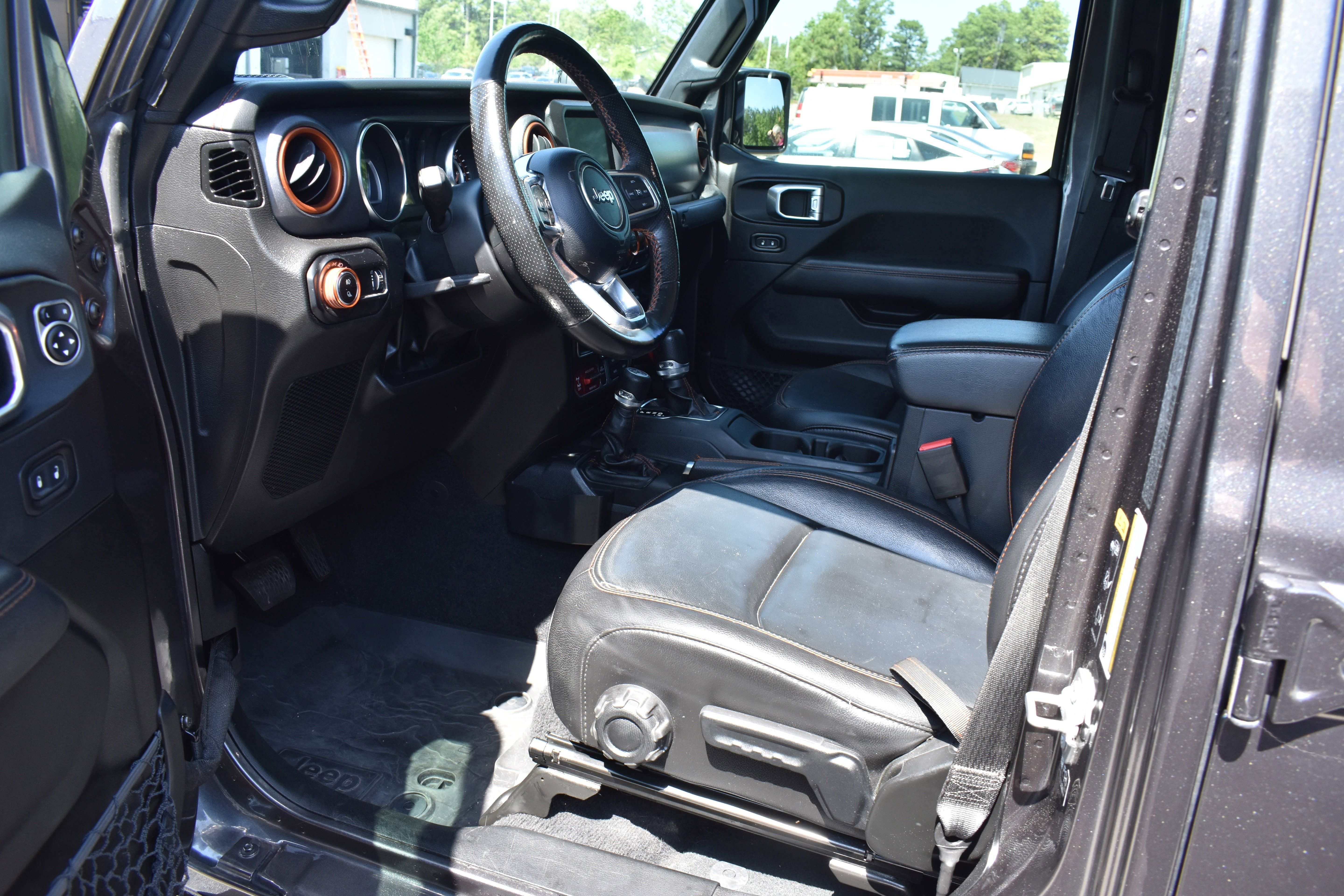 Used 2023 Jeep Gladiator Mojave w/ LED Lighting Group AWD/4WD image 11