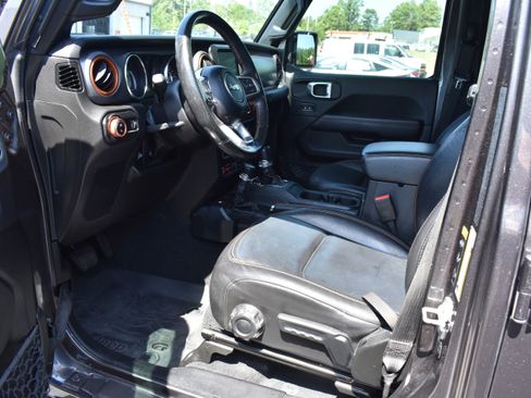 Used 2023 Jeep Gladiator Mojave w/ LED Lighting Group AWD/4WD image 11