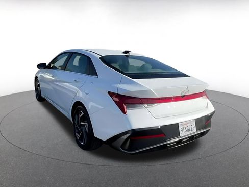 Used 2025 Hyundai Elantra SEL image 11