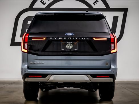 Used 2025 Ford Expedition Platinum w/ Platinum Ultimate Package AWD/4WD image 11