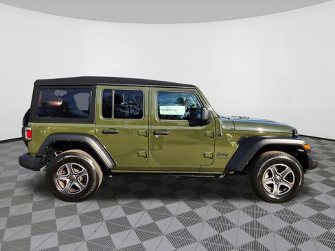 Used 2022 Jeep Wrangler Unlimited Sport image 6