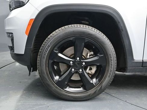 Used 2024 Jeep Grand Cherokee L Limited w/ Black Appearance Package AWD/4WD image 19
