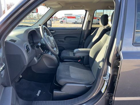 Used 2016 Jeep Patriot Sport image 17