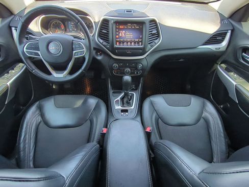 Used 2018 Jeep Cherokee Latitude Plus w/ Cold Weather Group FWD image 15