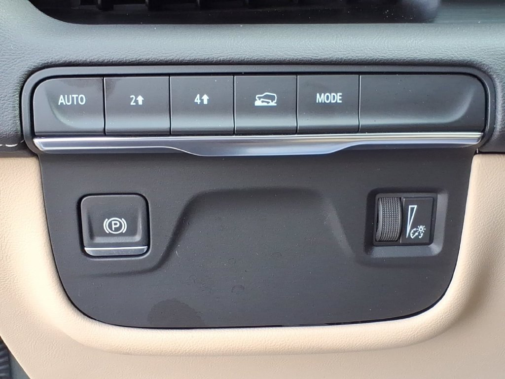 Used 2024 Cadillac Escalade ESV Premium Luxury w/ LPO, Floor Liner Package AWD/4WD image 18
