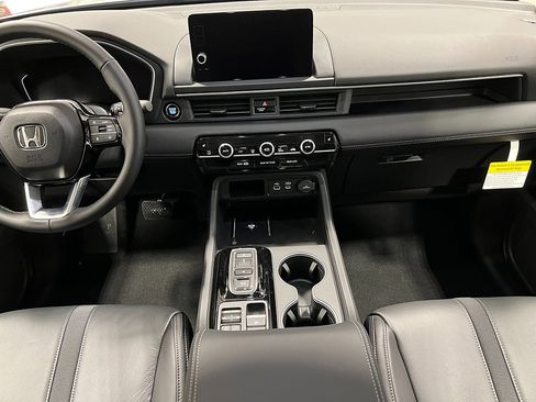 New 2025 Honda Pilot Touring image 21