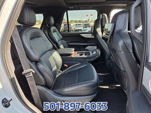 Certified 2025 Lincoln Navigator Black Label AWD/4WD image 17