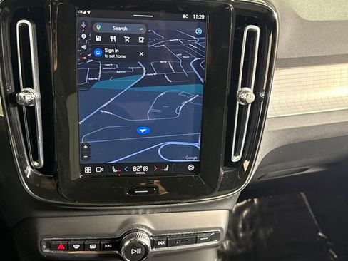 Used 2023 Volvo XC40 B5 Core image 27