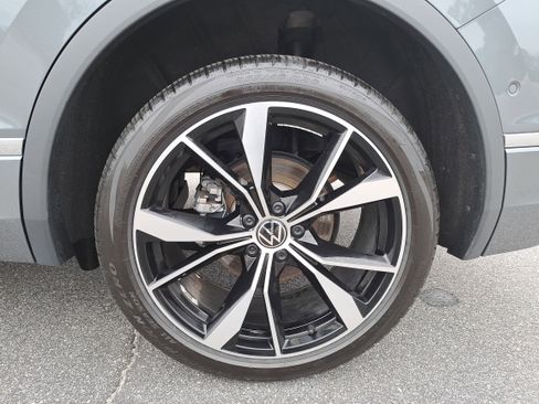 Certified 2024 Volkswagen Tiguan SEL R-Line image 32