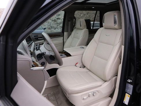 Used 2024 Cadillac Escalade Sport Platinum w/ LPO, ONYX Package image 13