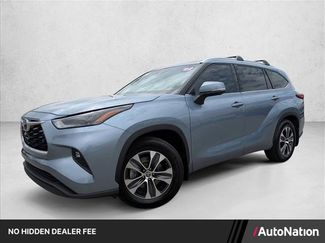 Used 2022 Toyota Highlander XLE FWD video 1